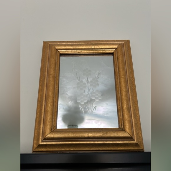 gold framed etched mirror - Picture 7 of 10
